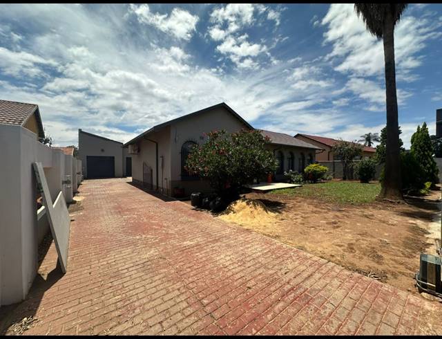 3 BEDROOM HOUSE FOR SALE IN LEONDALE